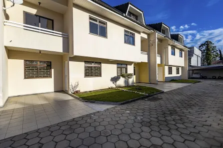 Sobrado com 3 Quartos para alugar, 130m² no Guabirotuba, Curitiba