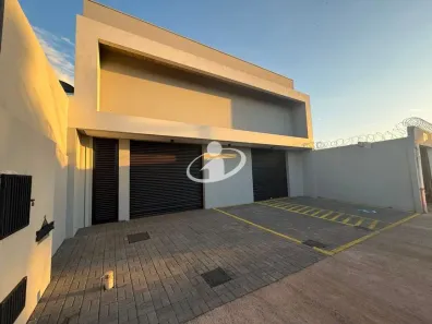 Ponto Comercial para alugar, 300m² no Segismundo Pereira, Uberlândia