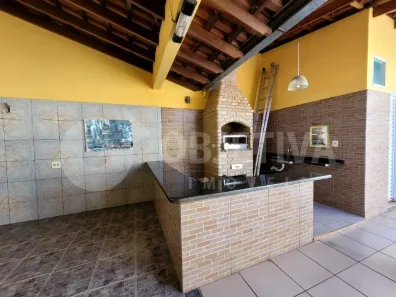 Casa com 3 Quartos à venda, 257m² no Santa Mônica, Uberlândia