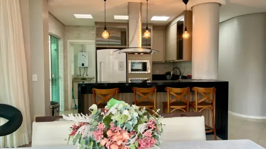 Apartamento com 3 Quartos para alugar, 162m² no Meia Praia, Itapema