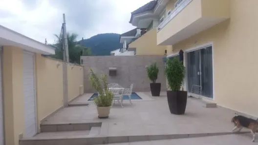 Casa com 5 Quartos para alugar, 450m² no Vargem Pequena, Rio de Janeiro