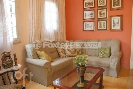 Casa com 5 Quartos à venda, 200m² no Santo Antônio, Porto Alegre