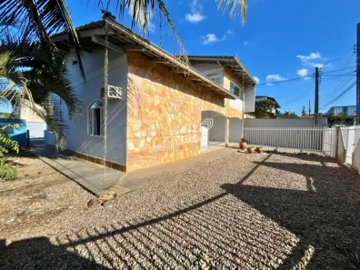 Casa com 3 Quartos para alugar, 120m² no João Costa, Joinville