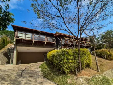 Casa com 3 Quartos para alugar, 400m² no Araras, Petrópolis