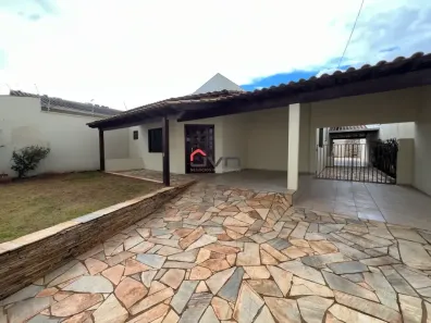 Casa com 3 Quartos à venda, 200m² no Santa Mônica, Uberlândia