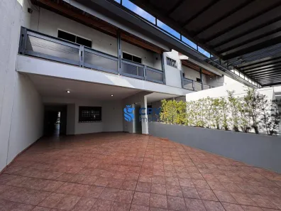 Casa com 4 Quartos para alugar, 438m² no Colonial, Londrina