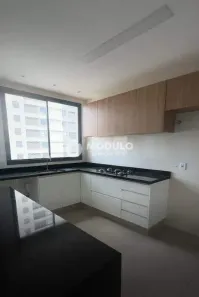 Apartamento com 3 Quartos para alugar, 153m² no Jardim Karaíba, Uberlândia