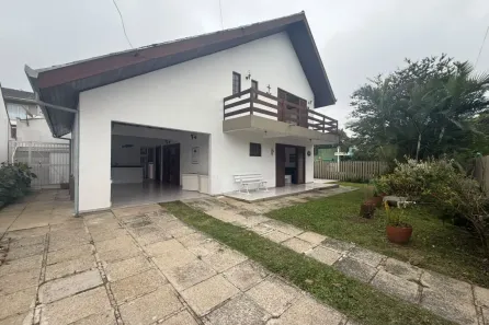 Sobrado com 3 Quartos para alugar, 278m² no Caioba, Matinhos