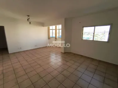 Apartamento com 3 Quartos para alugar, 90m² no Tabajaras, Uberlândia