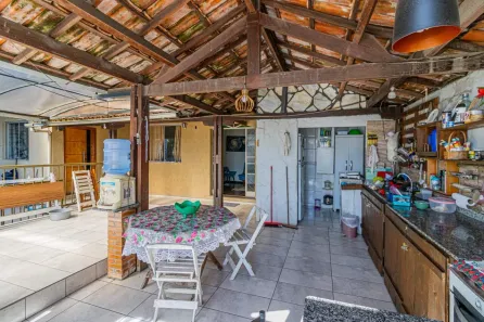 Casa com 4 Quartos à venda, 198m² no Industrial, Contagem
