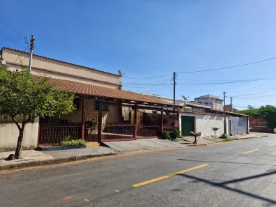 Casa com 7 Quartos à venda, 155m² no Feliz, Goiânia