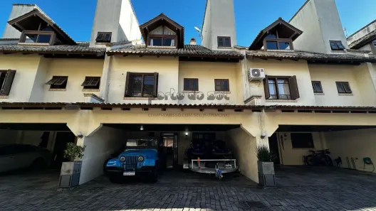 Casa de Condomínio com 4 Quartos à venda, 241m² no Vila Assunção, Porto Alegre