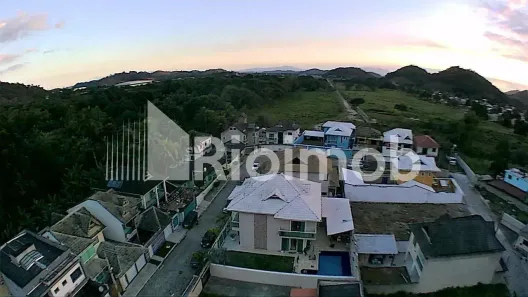 Casa de Condomínio com 3 Quartos à venda, 330m² no Vila Santa Alice, Duque de Caxias