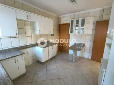 Apartamento com 4 Quartos para alugar, 147m² no Saraiva, Uberlândia