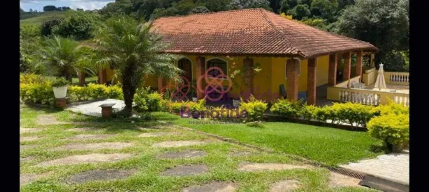 Fazenda/Sítio com 4 Quartos à venda, 231m² no Centro, Jarinu