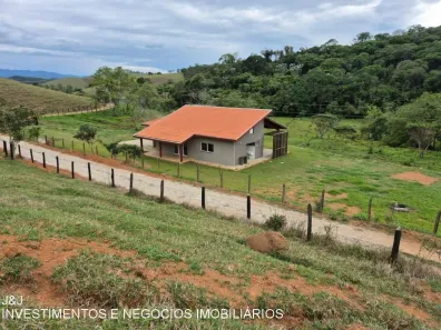 Fazenda/Sítio com 3 Quartos à venda, 220m² no Vila São Geraldo, São José dos Campos