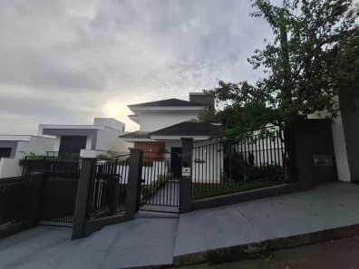 Casa com 3 Quartos para alugar, 352m² no Saguaçu, Joinville