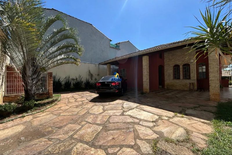 Casa com 3 quartos — Braúnas, Belo Horizonte