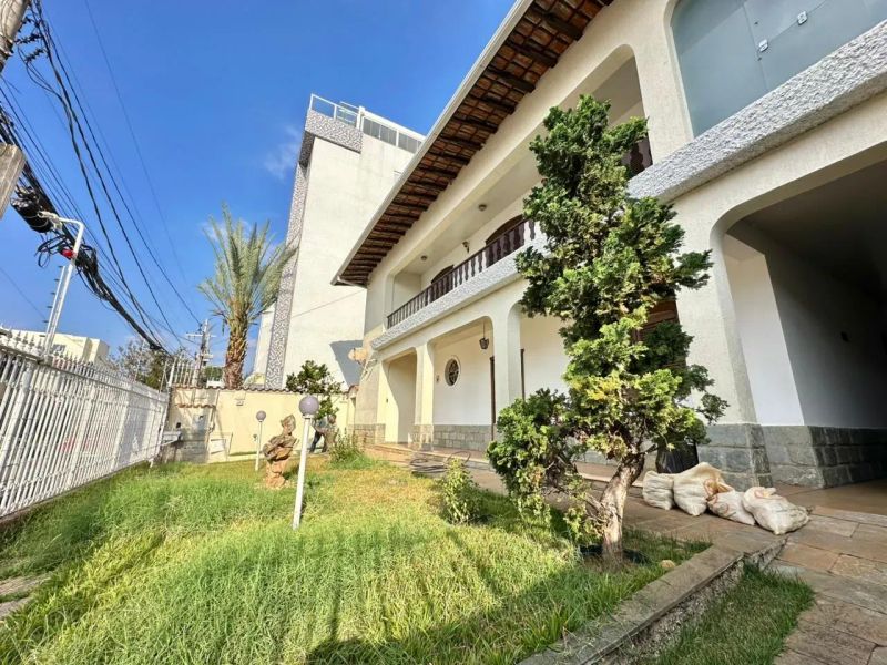 Casa com 5 quartos — Jaraguá, Belo Horizonte