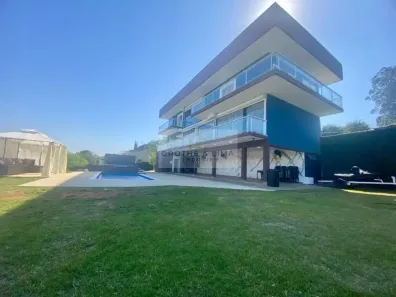 Sobrado com 3 Quartos à venda, 700m² no Granjas Rurais Reunidas São Judas Tadeu, Taubaté