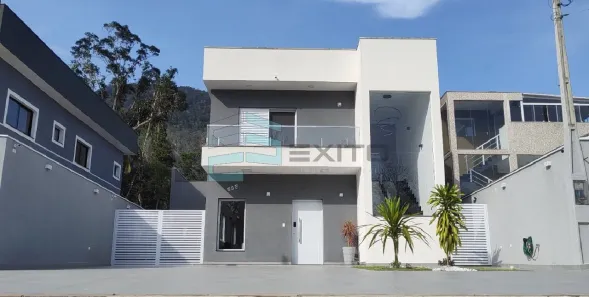 Sobrado com 3 Quartos à venda, 240m² no Mar Verde, Caraguatatuba