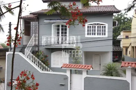 Casa com 5 Quartos à venda, 240m² no Centro, Itaboraí