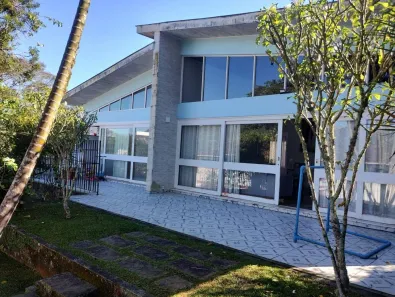 Casa com 3 Quartos à venda, 232m² no Quarteirão Ingelheim, Petrópolis
