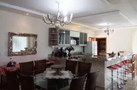 Casa de Condomínio com 3 Quartos para venda ou aluguel, 340m² no Piracangaguá, Taubaté