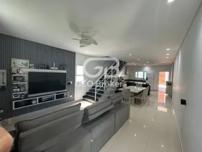Sobrado com 3 Quartos à venda, 190m² no Jardim Jacinto, Jacareí