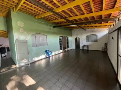 Casa com 4 Quartos à venda, 200m² no Setor Castelo Branco, Goiânia