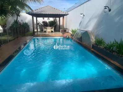 Casa com 3 Quartos à venda, 375m² no Jardim Sul, Uberlândia