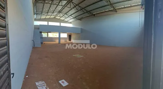 Galpão/Depósito/Armazém para alugar, 300m² no Novo Mundo, Uberlândia