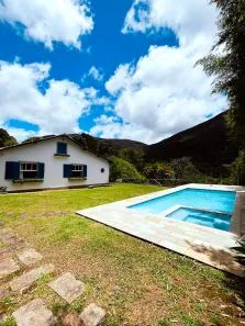 Casa com 3 Quartos para alugar, 180m² no Araras, Petrópolis