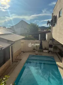 Casa com 4 Quartos à venda, 310m² no Itaipu, Niterói
