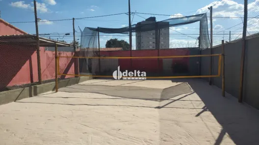 Ponto Comercial com 3 Quartos à venda, 120m² no Segismundo Pereira, Uberlândia
