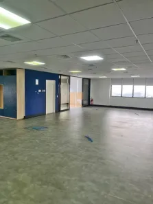 Sala Comercial para alugar, 300m² no Parque Industrial Tomas Edson, São Paulo