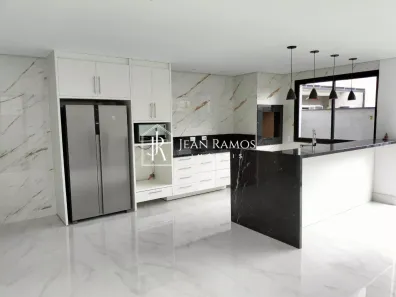Sobrado com 3 Quartos para alugar, 171m² no Santa Cândida, Curitiba