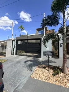 Casa com 3 Quartos à venda, 105m² no Jardim Santa Helena, Maringá