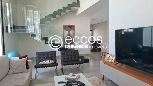 Casa com 3 Quartos à venda, 177m² no Jardim Colina, Uberlândia
