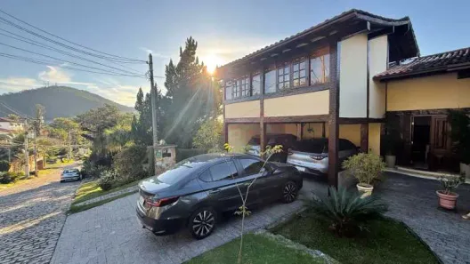 Casa de Condomínio com 3 Quartos à venda, 480m² no Baldeador, Niterói