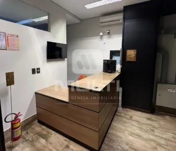 Casa com 1 Quarto para alugar, 400m² no Nossa Senhora Aparecida, Uberlândia