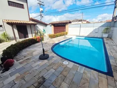 Casa com 4 Quartos para venda ou aluguel, 200m² no Centro, Caraguatatuba