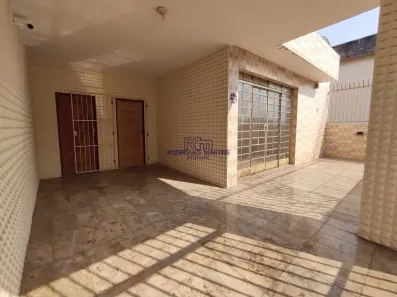 Casa com 4 Quartos à venda, 247m² no Carlos Prates, Belo Horizonte