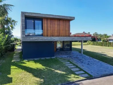 Casa de Condomínio com 6 Quartos à venda, 354m² no XANGRI-LÁ, Xangri-lá