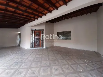 Casa com 3 Quartos para alugar, 220m² no Planalto, Uberlândia