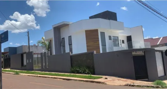 Sobrado com 3 Quartos à venda, 300m² no Universitário, Cascavel