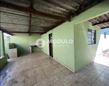 Casa com 3 Quartos para alugar, 80m² no Santa Rosa, Uberlândia