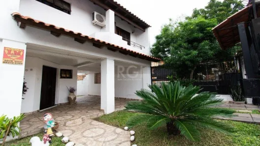 Casa com 3 Quartos à venda, 239m² no Camaquã, Porto Alegre
