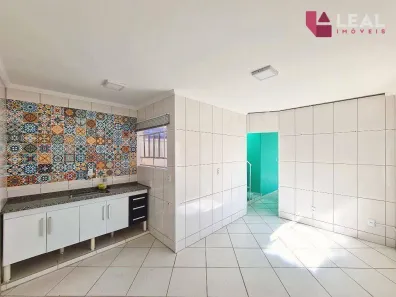Casa com 2 Quartos para alugar, 139m² no Centro, Pouso Alegre