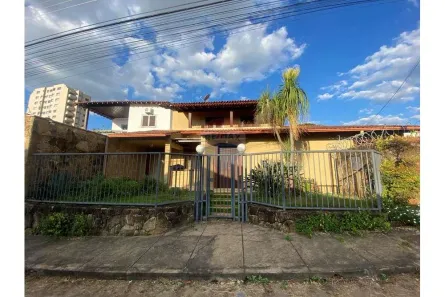 Casa com 6 Quartos à venda, 459m² no Centro, Lavras
